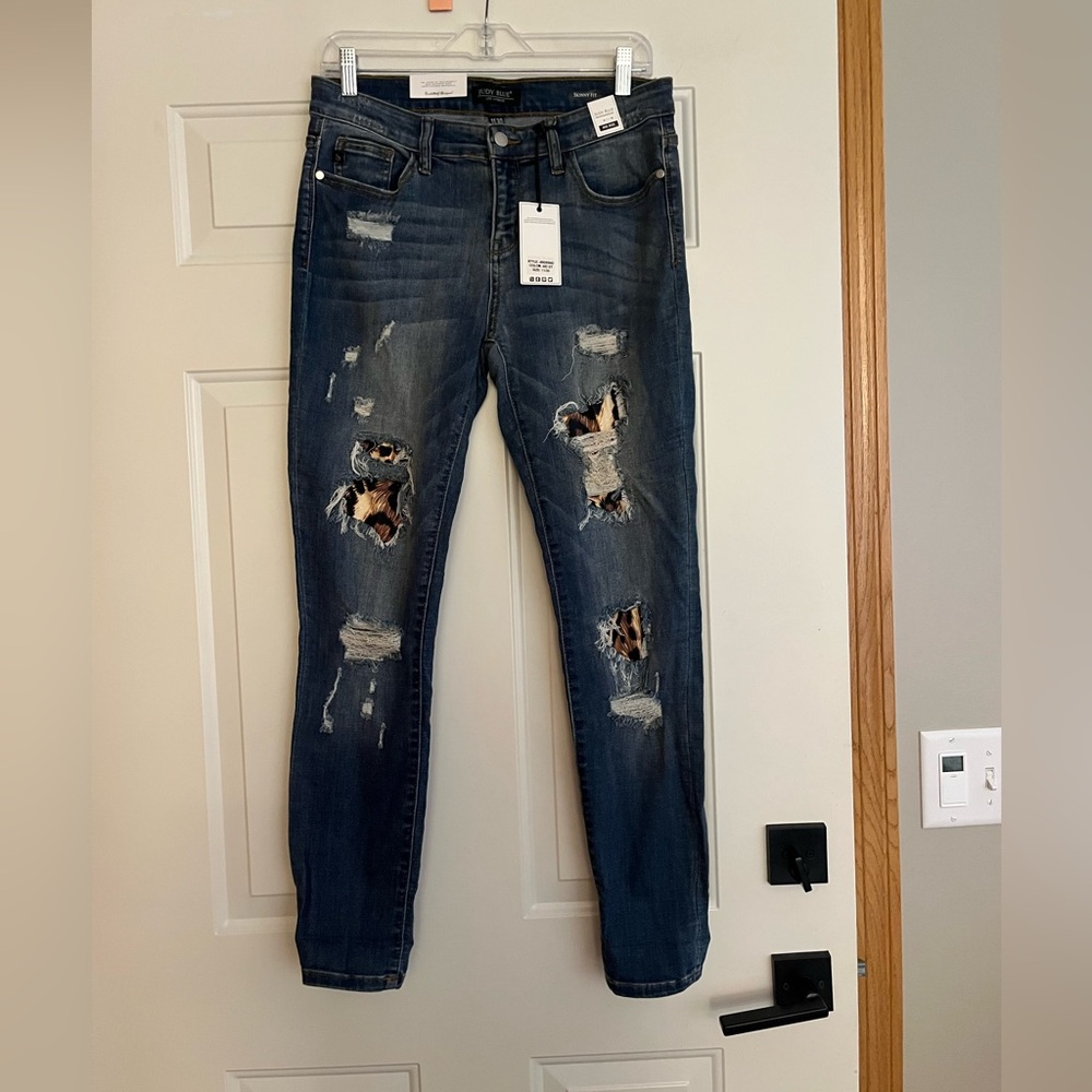 New Judy Blue distressed leopard mid rise skinny fit medium wash jean. 11/30